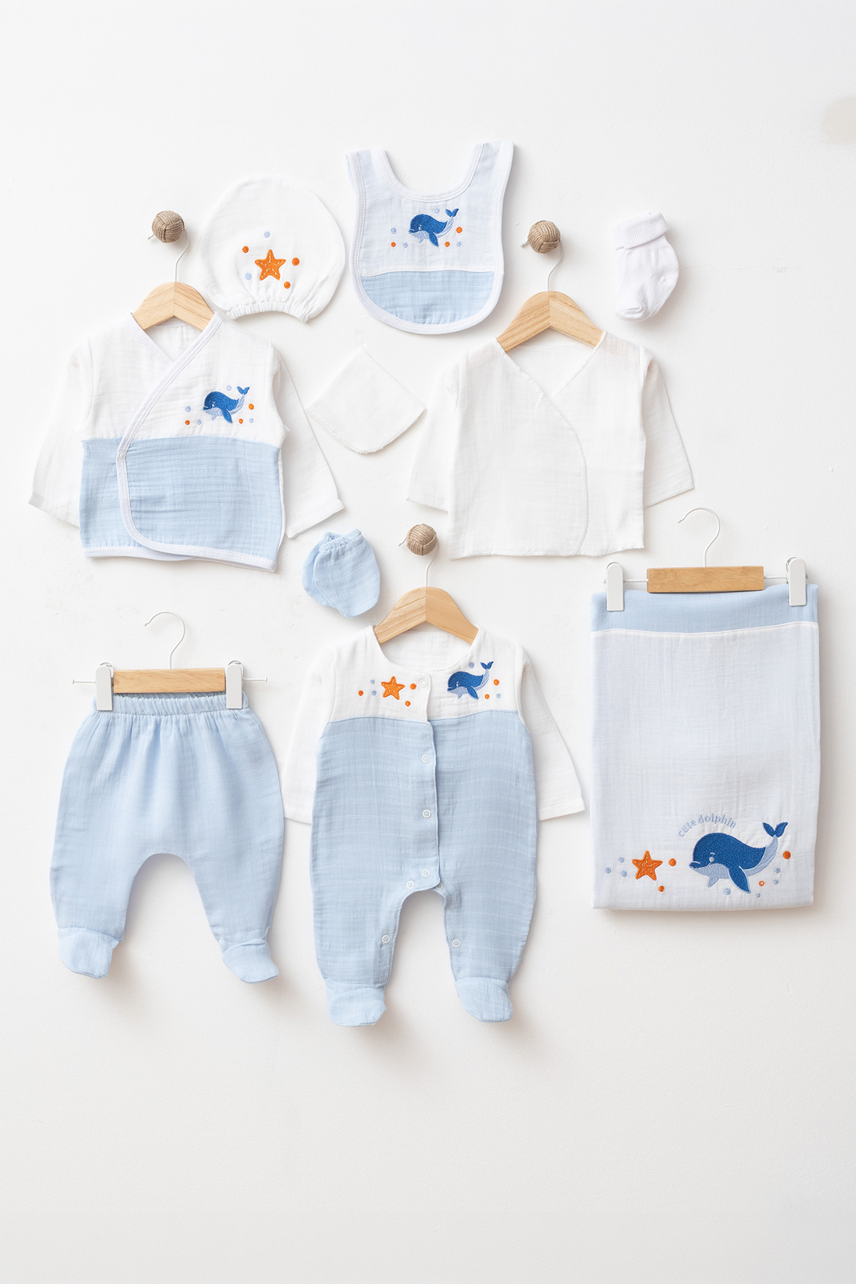 Wholesale 100% cotton muslin whale embroidered newborn 10-piece hospital set with romper, pants, bib, hat, blanket and baby accessories
