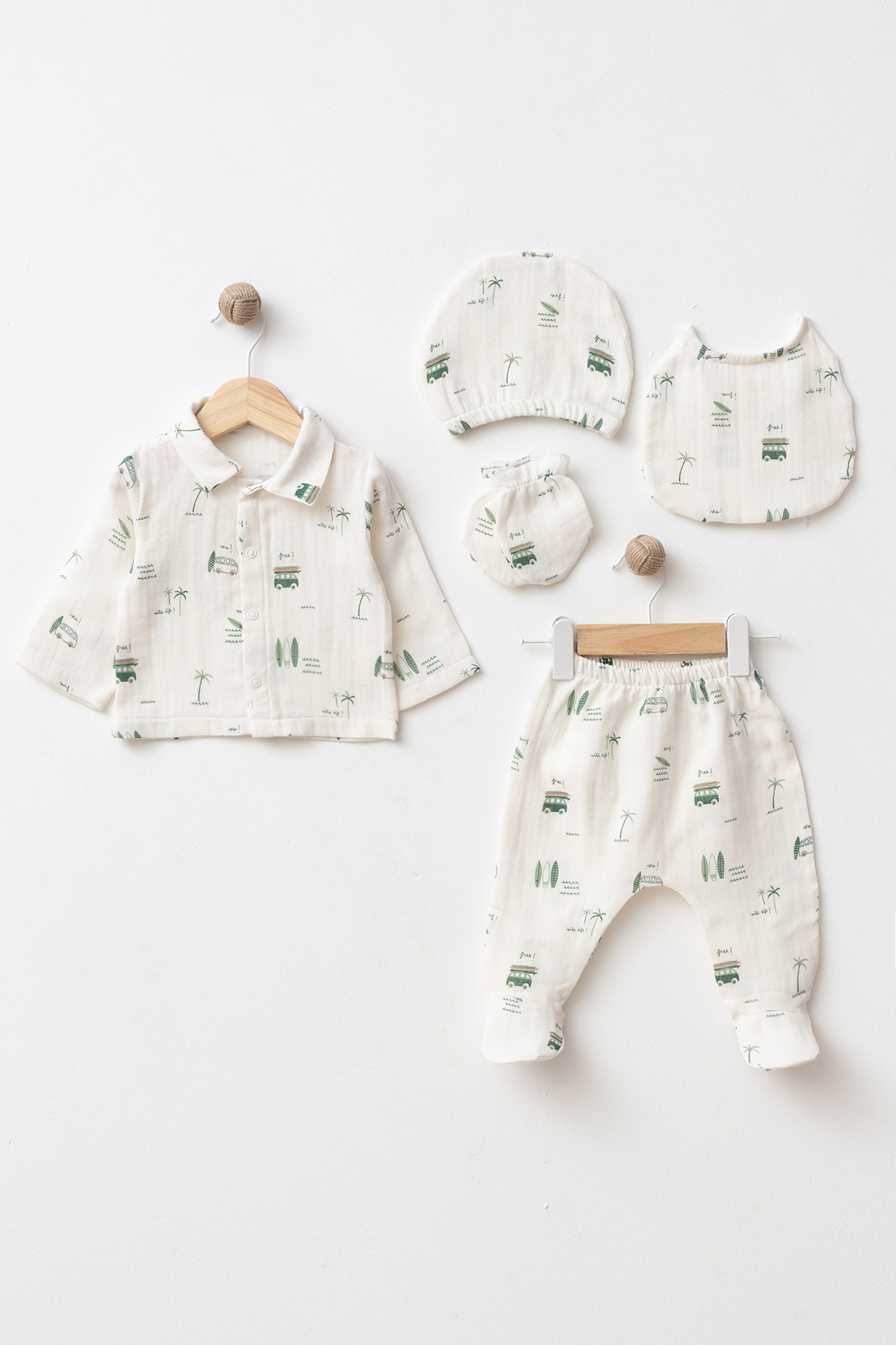 GOTS-certified 100% cotton tropical camper print baby girl 5-piece newborn hospital set with footed trousers, top, bonnet, bib and mittens