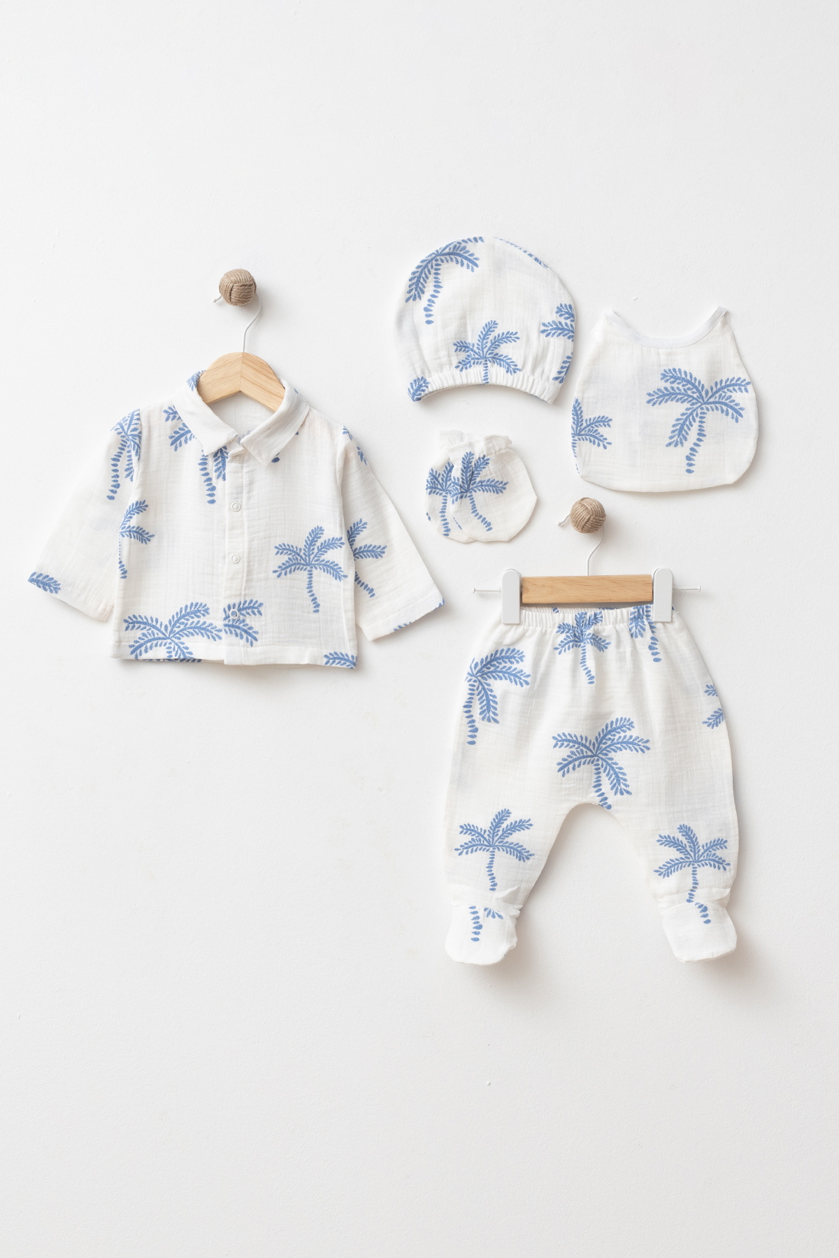 GOTS-certified 100% cotton palm print baby boy five-piece hospital set with buttoned top, footed trousers, bonnet, bib and mittens