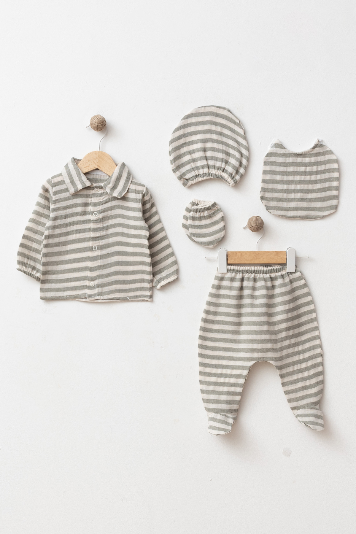 Wholesale 5-piece GOTS-certified cotton newborn baby boy hospital set with button-front top, footed trousers, hat, bib and mitten.